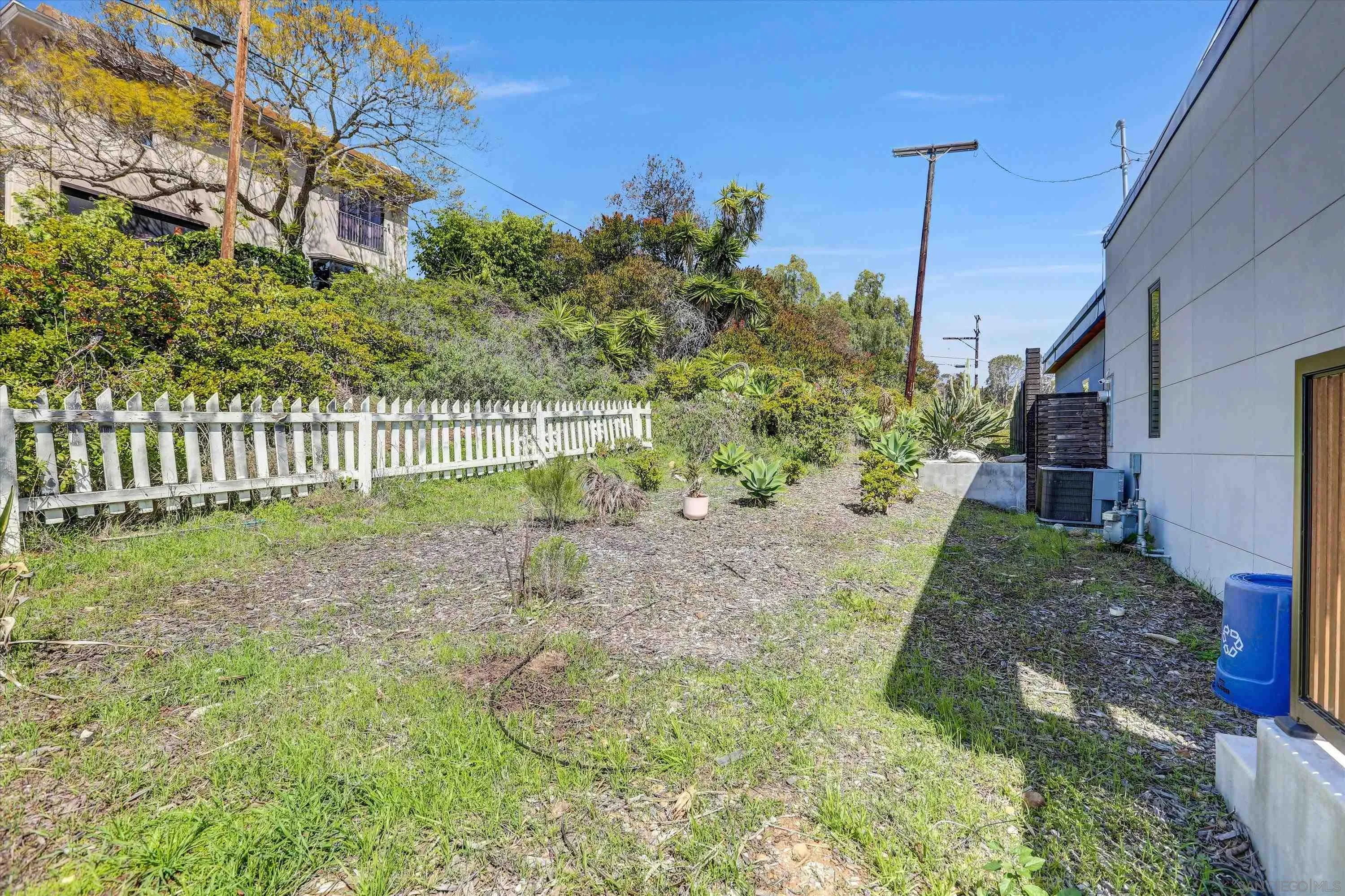 San Diego, California 92110, United States, 3 Bedrooms Bedrooms, ,4 BathroomsBathrooms,Residential,Active,91923