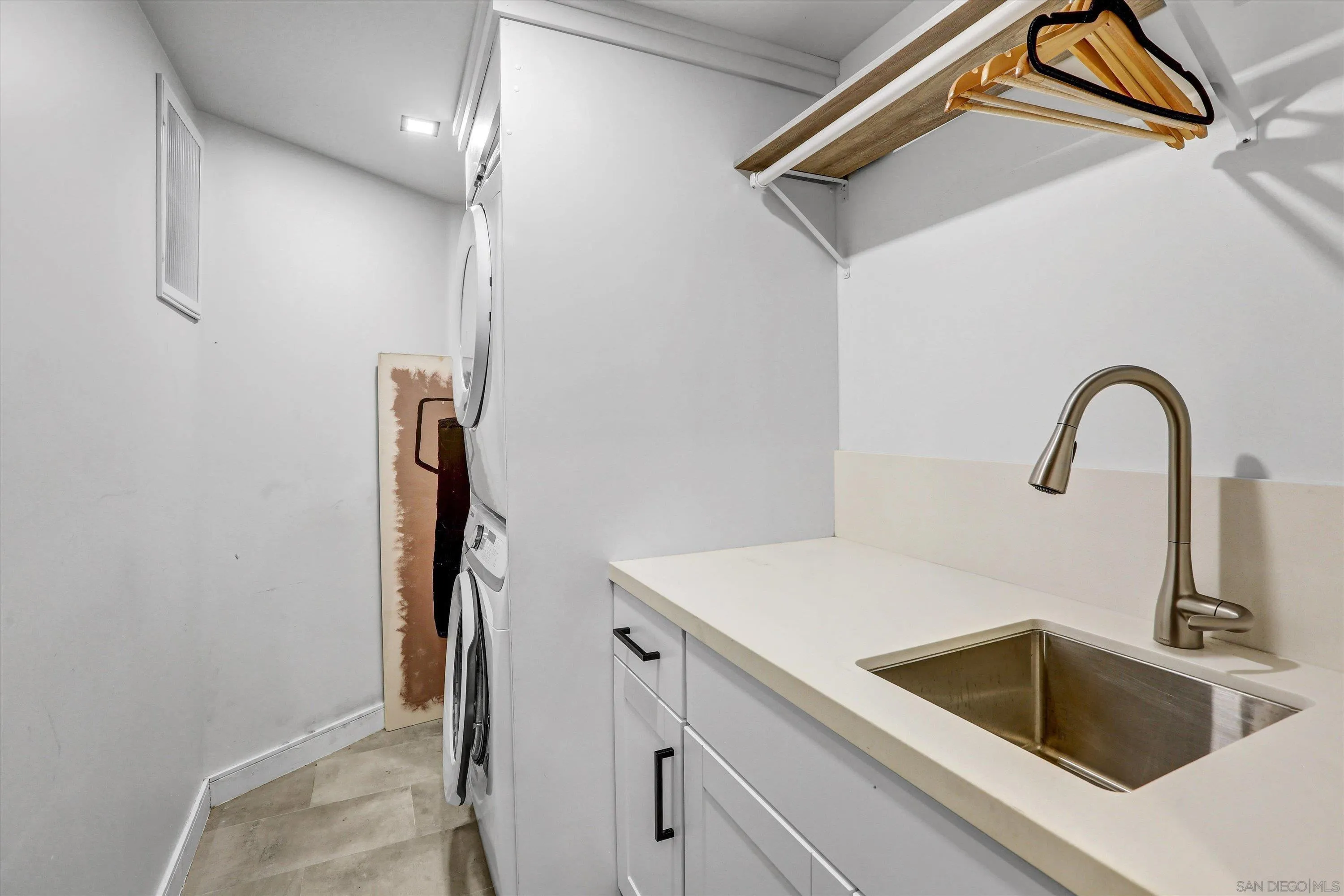 San Diego, California 92110, United States, 3 Bedrooms Bedrooms, ,4 BathroomsBathrooms,Residential,Active,91923