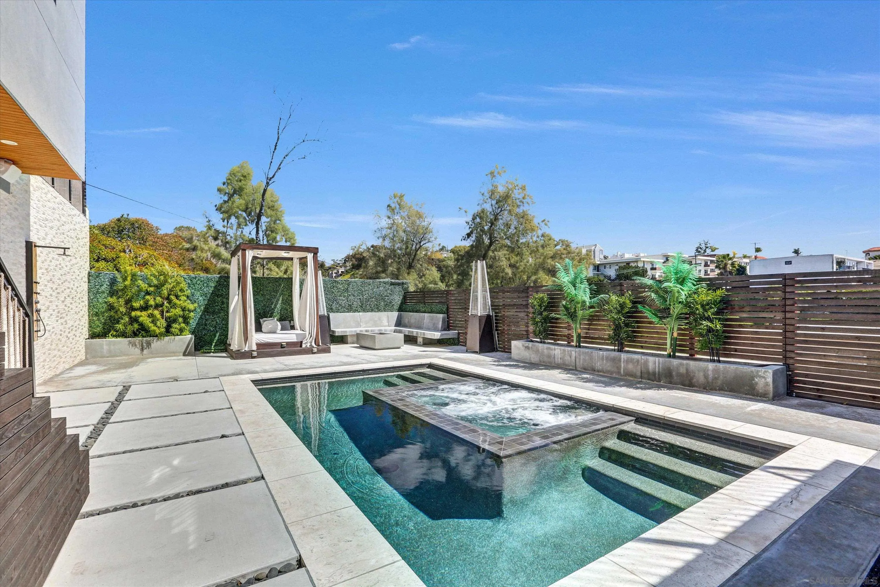 San Diego, California 92110, United States, 3 Bedrooms Bedrooms, ,4 BathroomsBathrooms,Residential,Active,91923