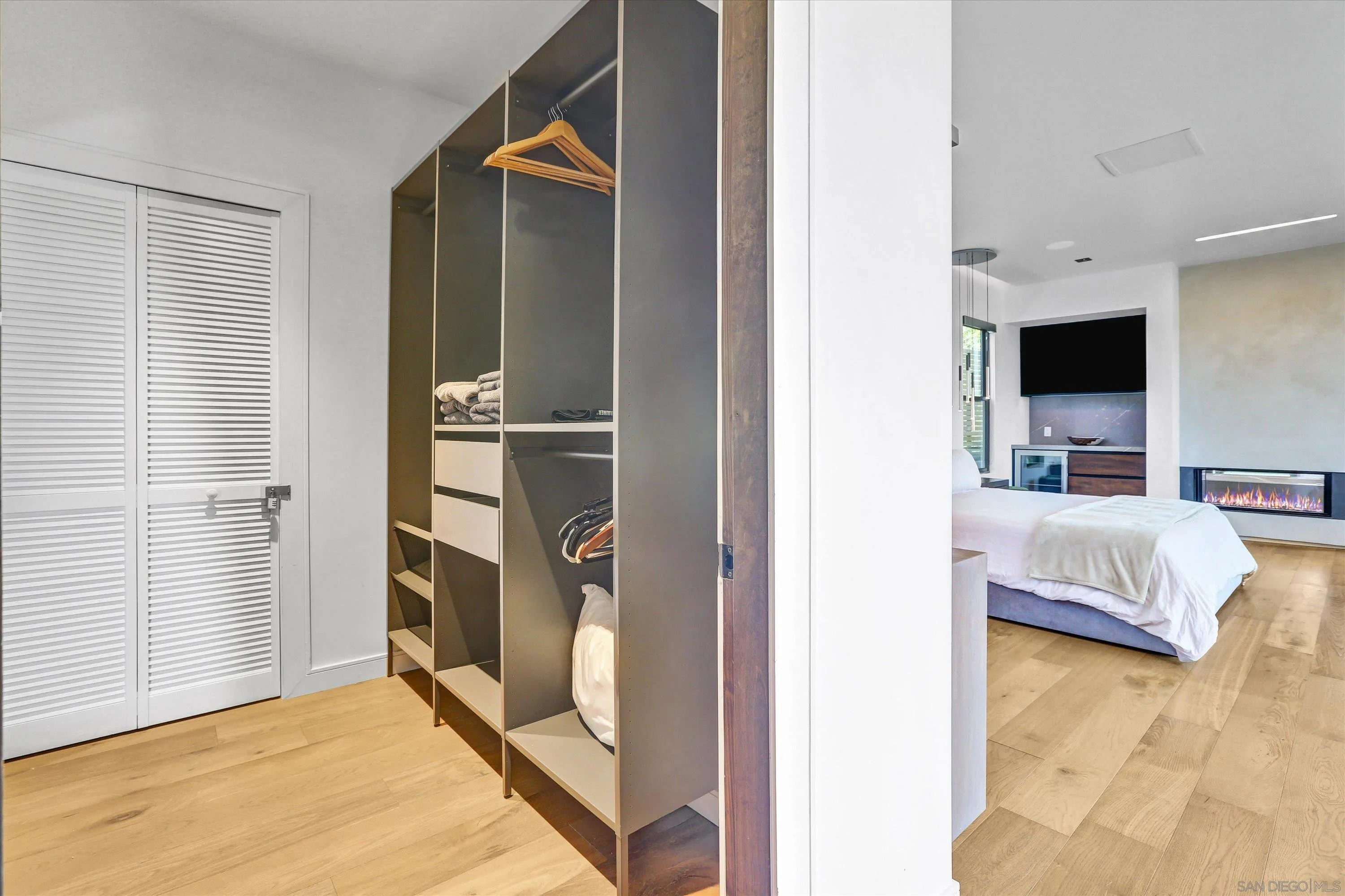 San Diego, California 92110, United States, 3 Bedrooms Bedrooms, ,4 BathroomsBathrooms,Residential,Active,91923