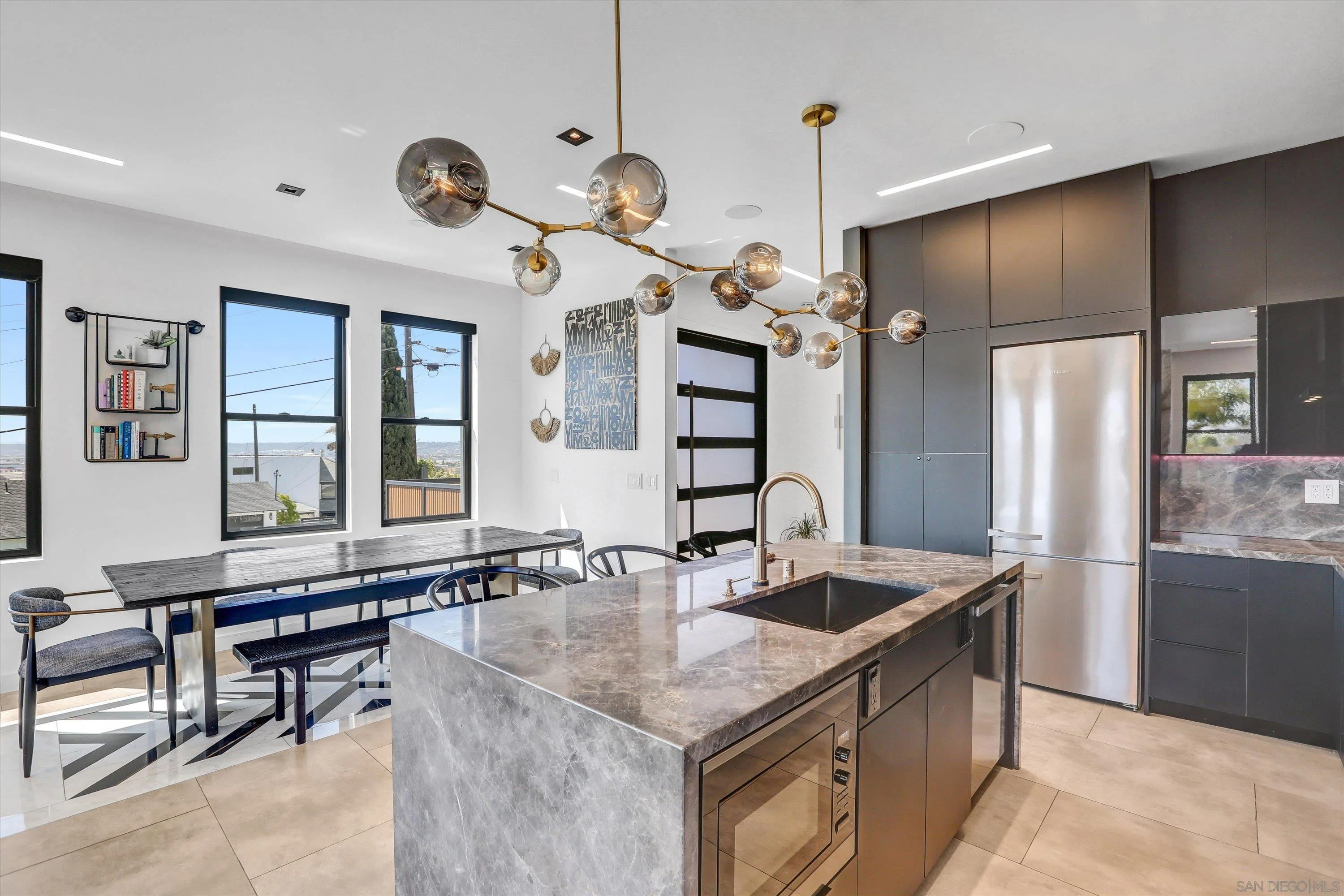 San Diego, California 92110, United States, 3 Bedrooms Bedrooms, ,4 BathroomsBathrooms,Residential,Active,91923