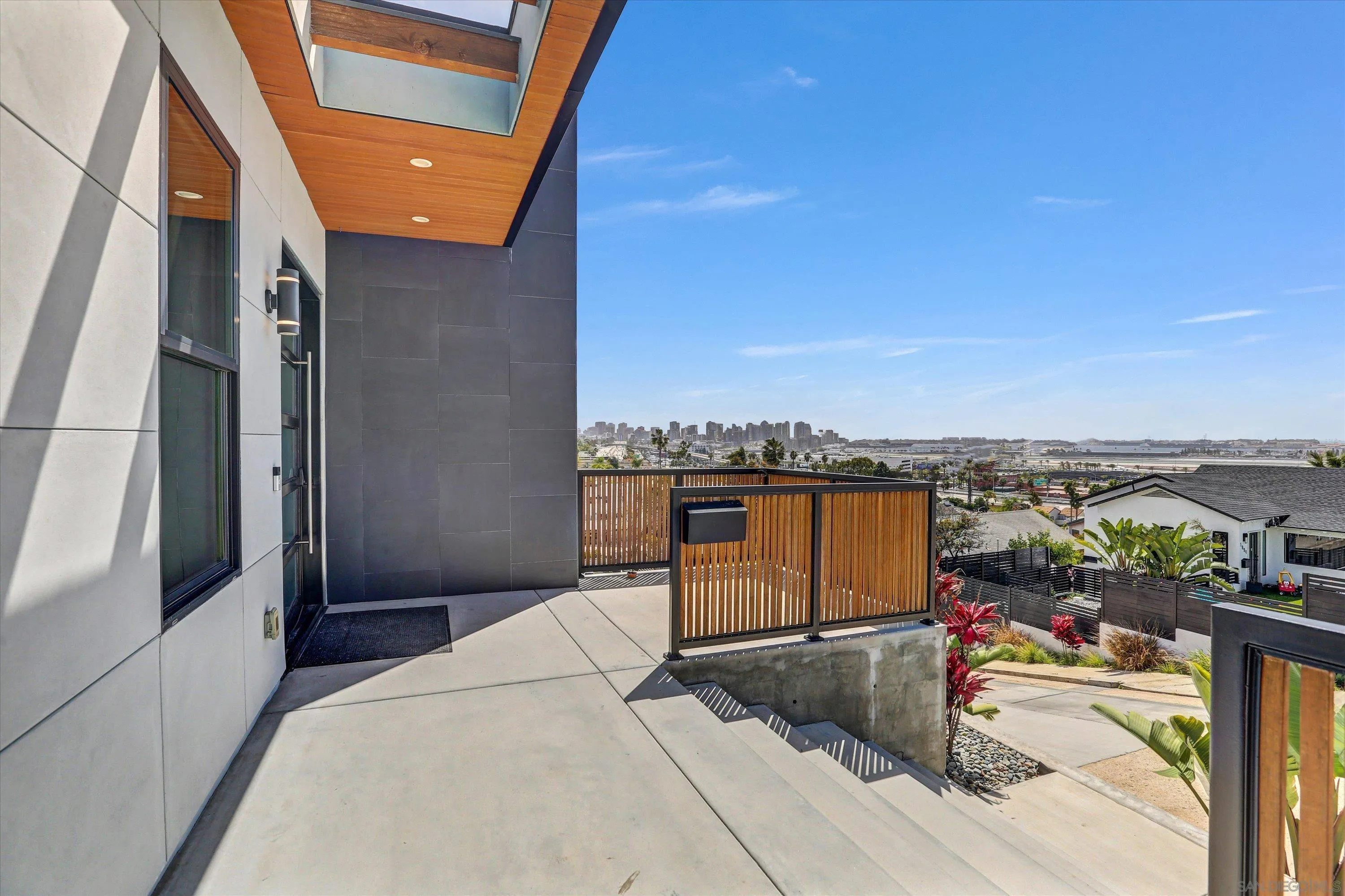 San Diego, California 92110, United States, 3 Bedrooms Bedrooms, ,4 BathroomsBathrooms,Residential,Active,91923