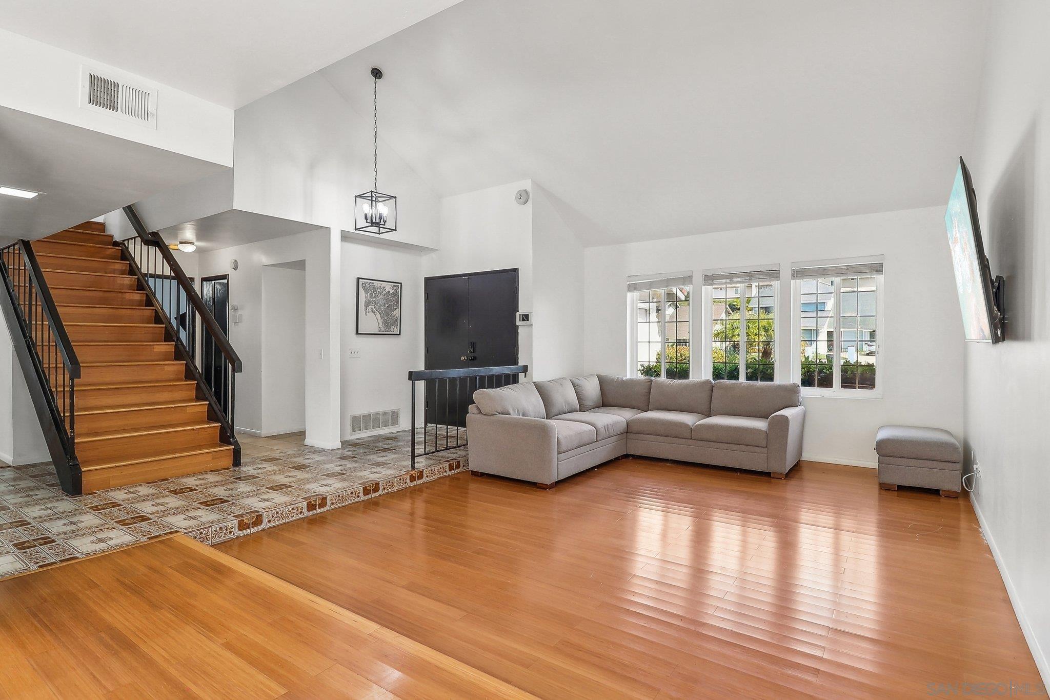 712  Paseo Del Rey