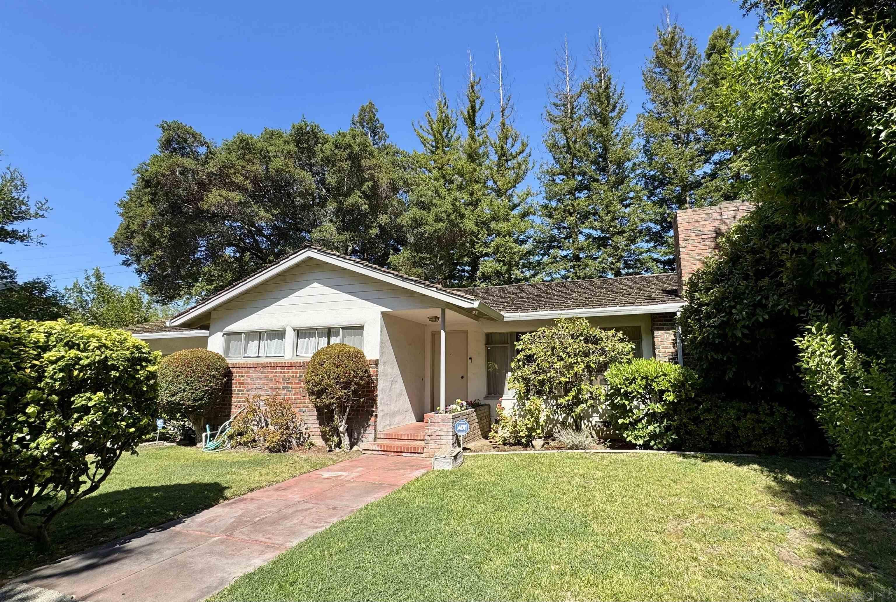 245 Menlo Oaks Dr
