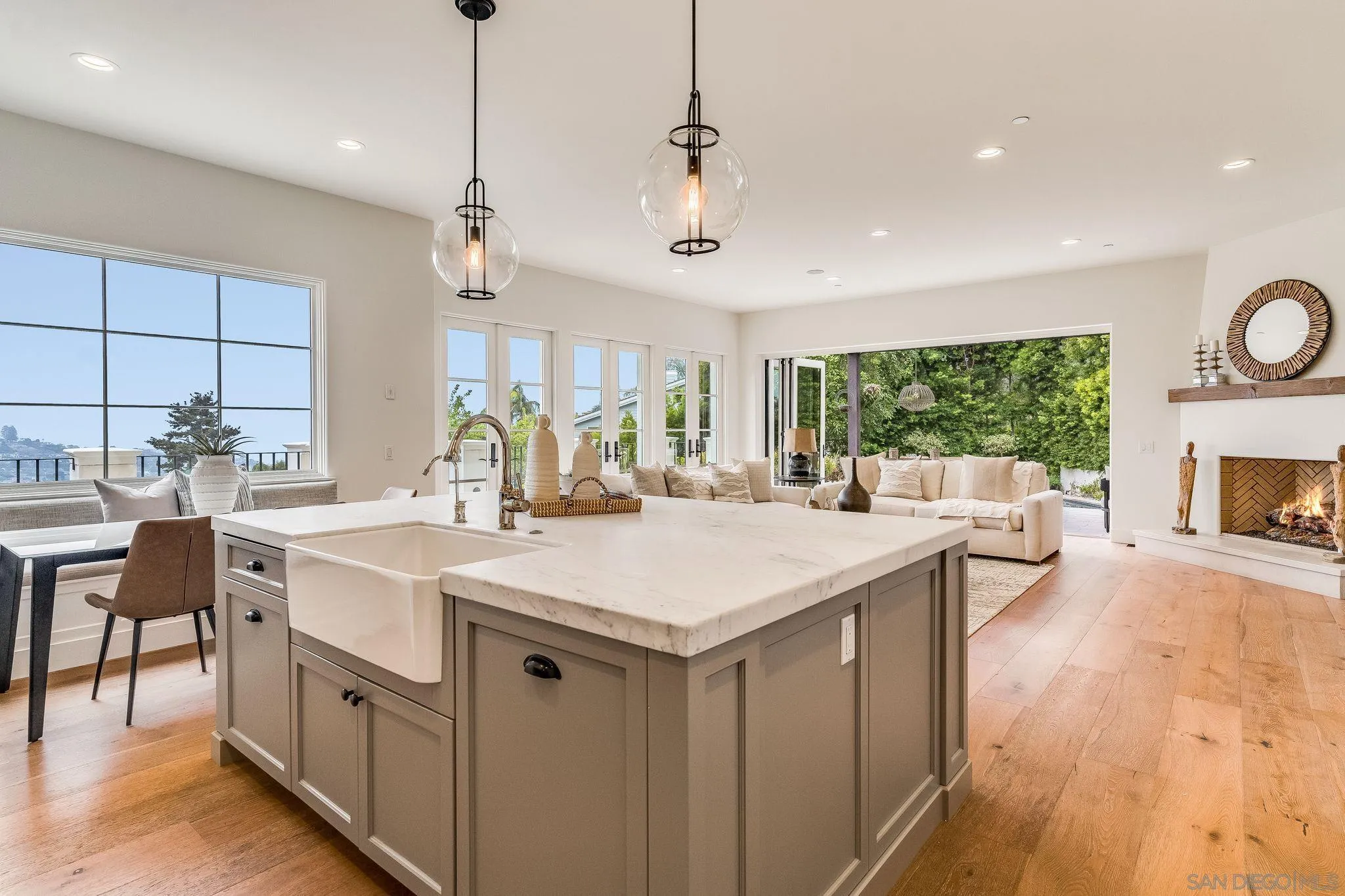 La Jolla, California 92037, United States, 5 Bedrooms Bedrooms, ,5 BathroomsBathrooms,Residential,Active,95567