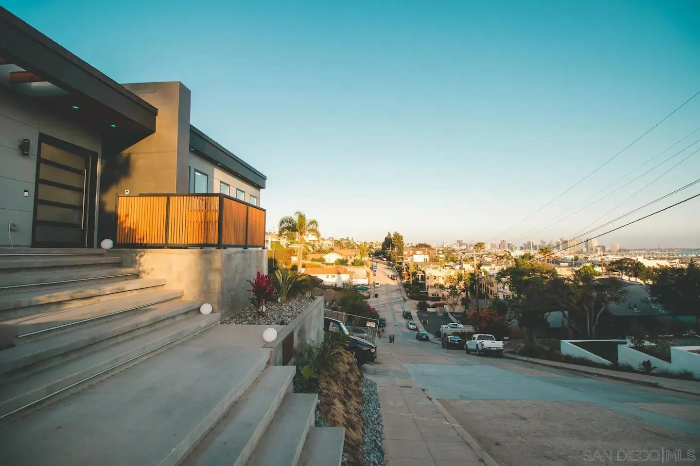 San Diego, California 92110, United States, 3 Bedrooms Bedrooms, ,4 BathroomsBathrooms,Residential,Active,18373