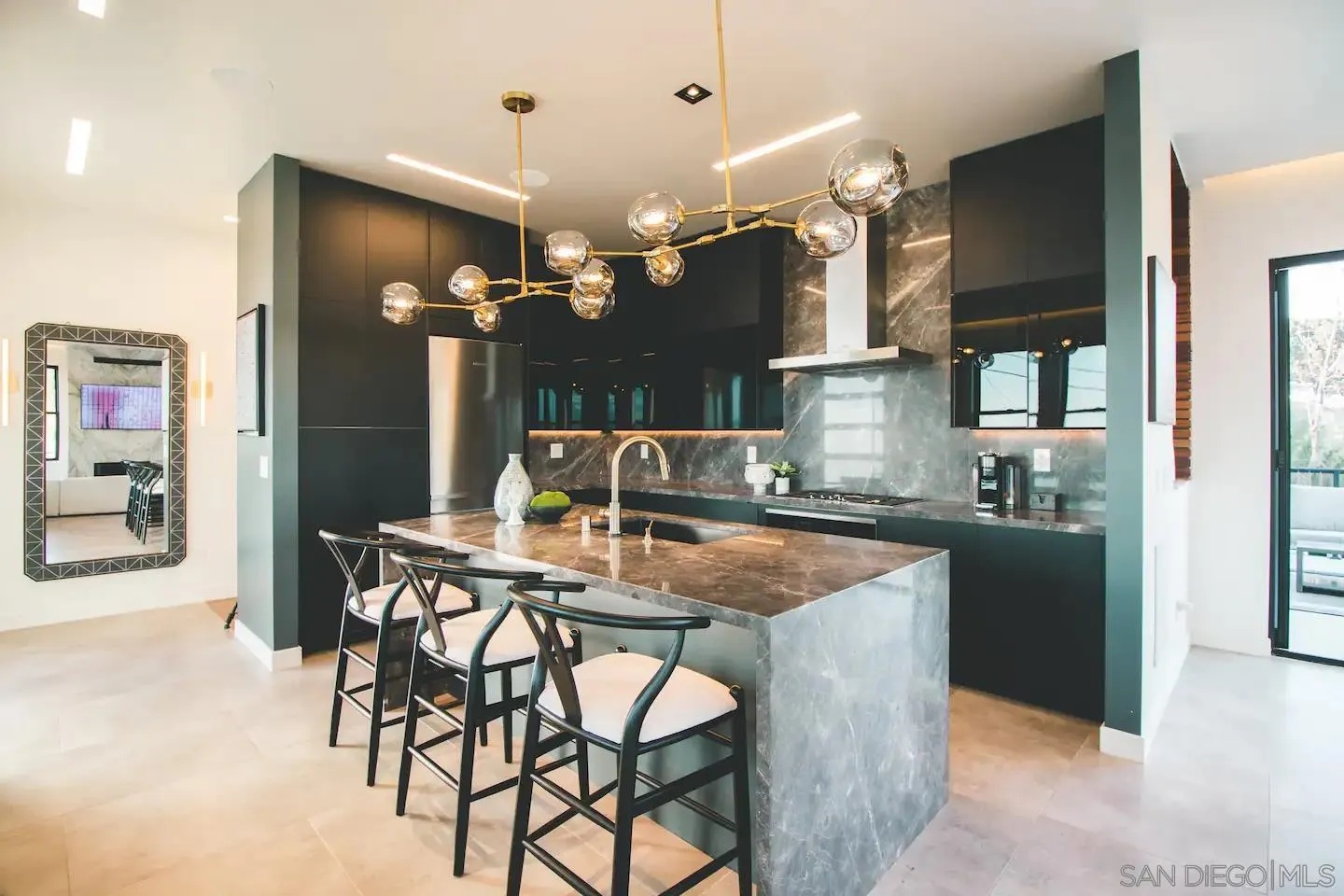 San Diego, California 92110, United States, 3 Bedrooms Bedrooms, ,4 BathroomsBathrooms,Residential,Active,18373