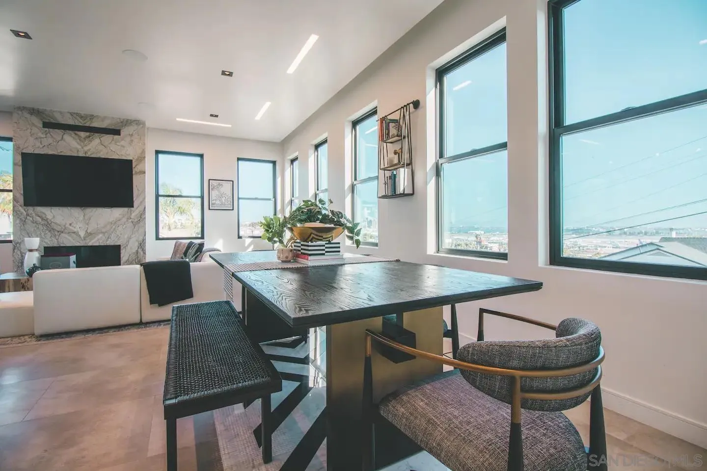 San Diego, California 92110, United States, 3 Bedrooms Bedrooms, ,4 BathroomsBathrooms,Residential,Active,18373