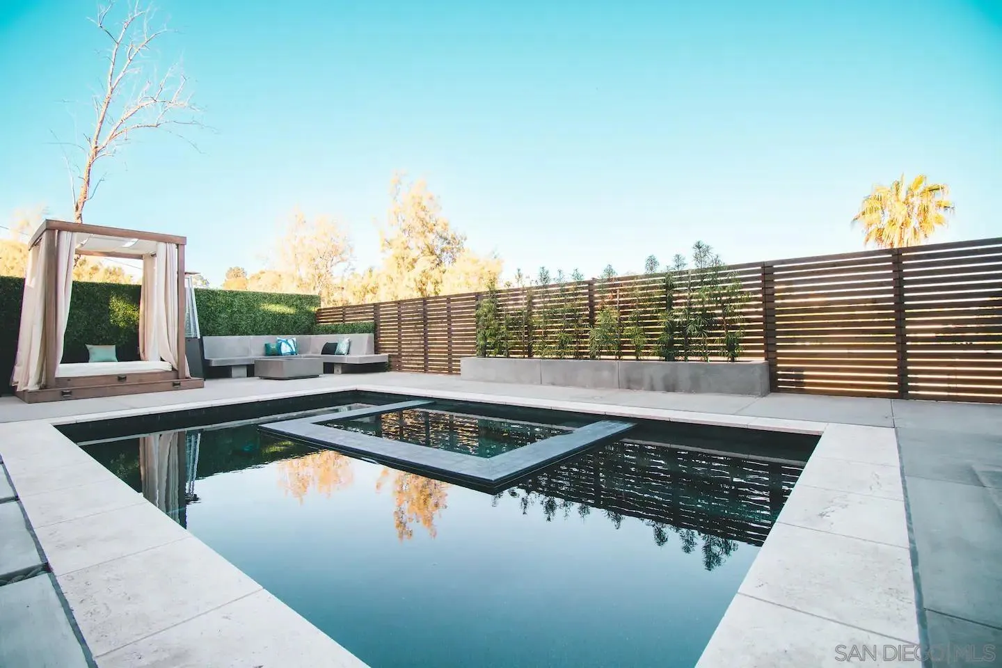 San Diego, California 92110, United States, 3 Bedrooms Bedrooms, ,4 BathroomsBathrooms,Residential,Active,18373