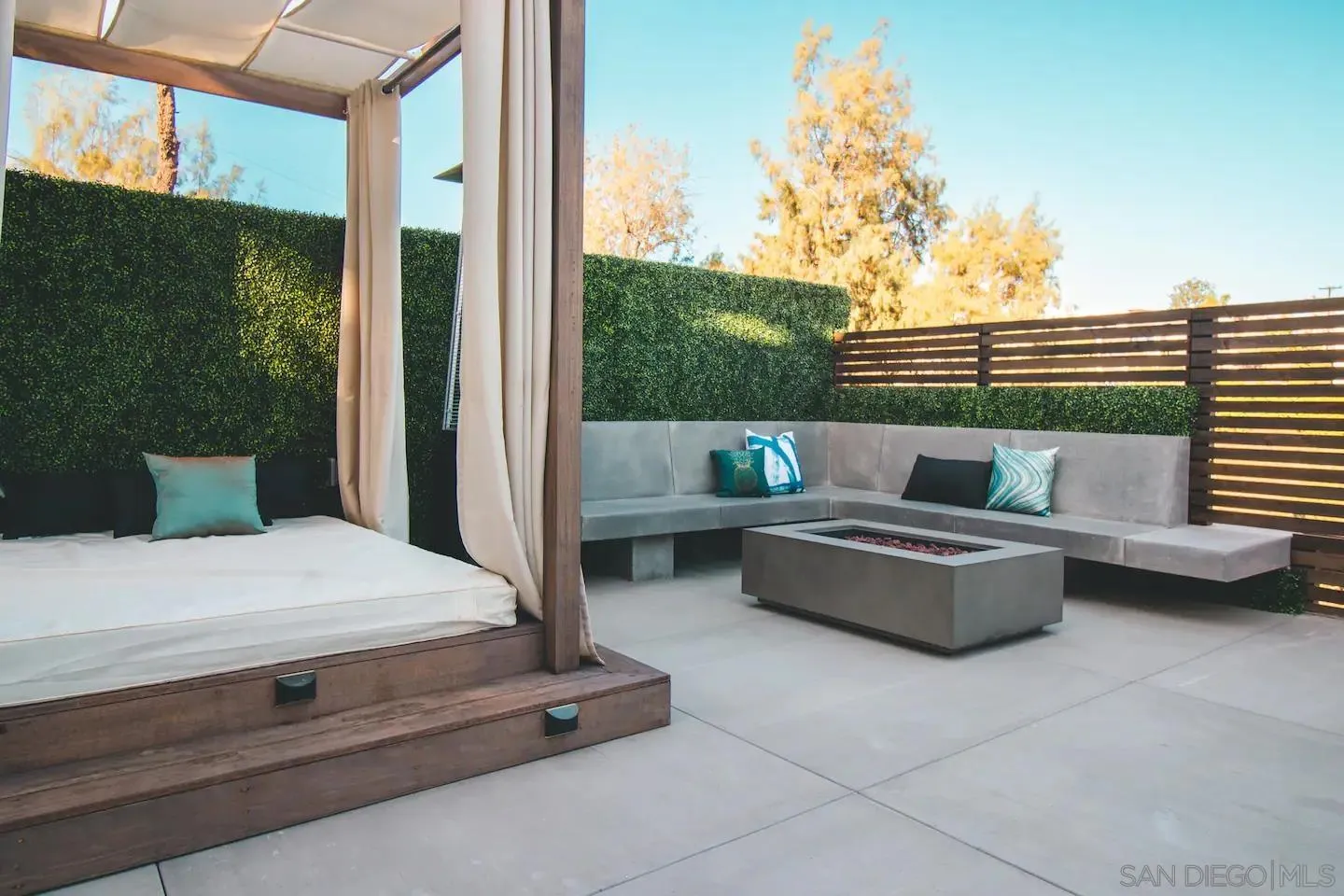 San Diego, California 92110, United States, 3 Bedrooms Bedrooms, ,4 BathroomsBathrooms,Residential,Active,18373