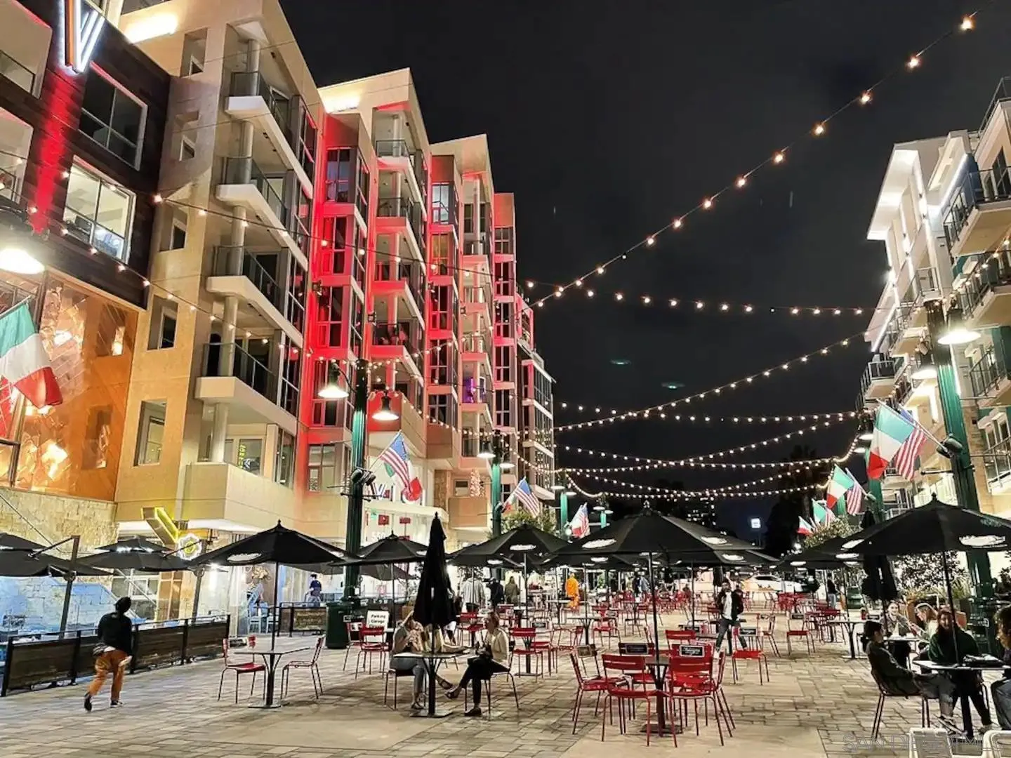 San Diego, California 92110, United States, 3 Bedrooms Bedrooms, ,4 BathroomsBathrooms,Residential,Active,18373