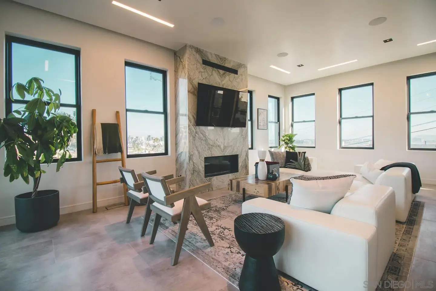 San Diego, California 92110, United States, 3 Bedrooms Bedrooms, ,4 BathroomsBathrooms,Residential,Active,18373