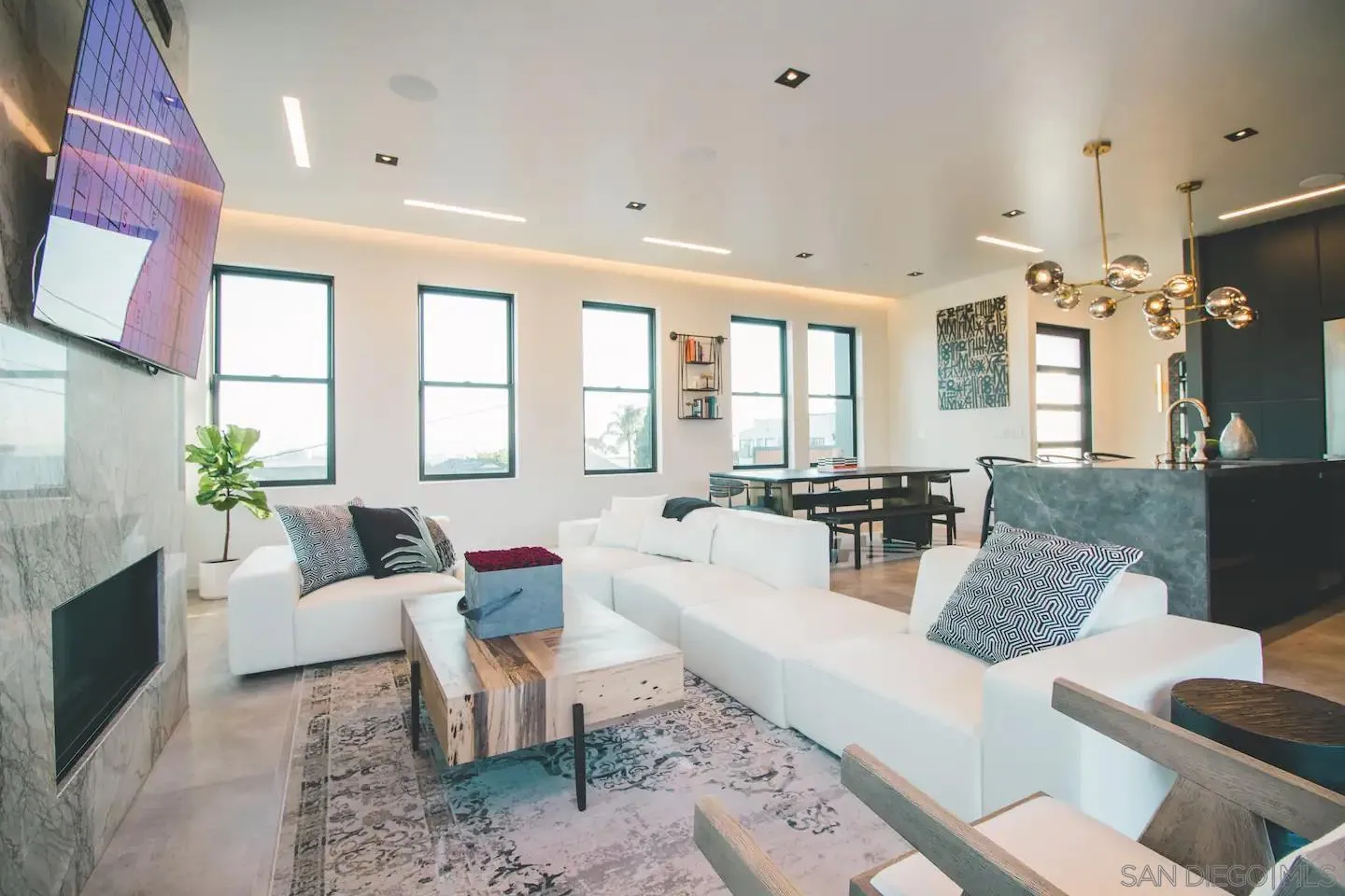 San Diego, California 92110, United States, 3 Bedrooms Bedrooms, ,4 BathroomsBathrooms,Residential,Active,18373