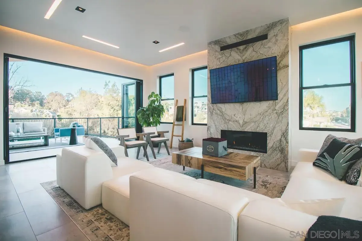 San Diego, California 92110, United States, 3 Bedrooms Bedrooms, ,4 BathroomsBathrooms,Residential,Active,18373