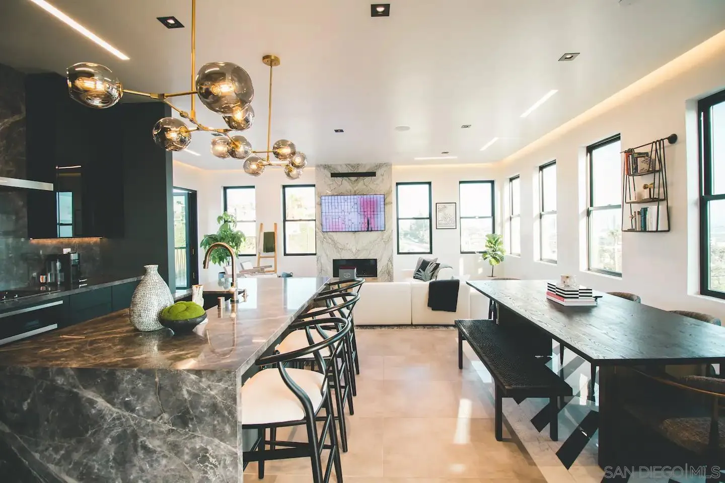 San Diego, California 92110, United States, 3 Bedrooms Bedrooms, ,4 BathroomsBathrooms,Residential,Active,18373