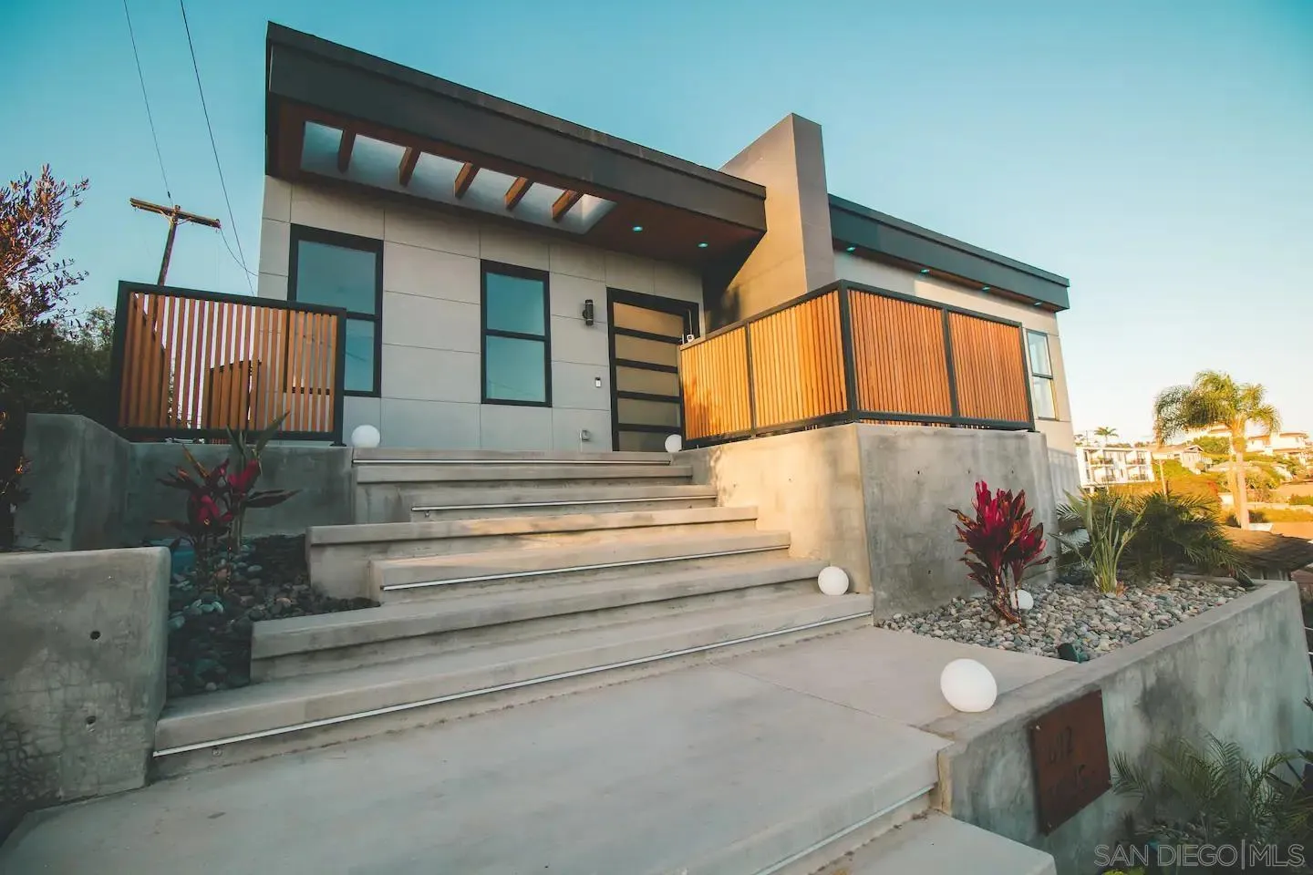 San Diego, California 92110, United States, 3 Bedrooms Bedrooms, ,4 BathroomsBathrooms,Residential,Active,18373