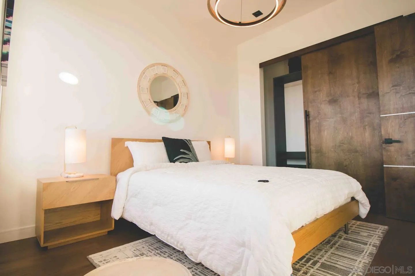 San Diego, California 92110, United States, 3 Bedrooms Bedrooms, ,4 BathroomsBathrooms,Residential,Active,18373