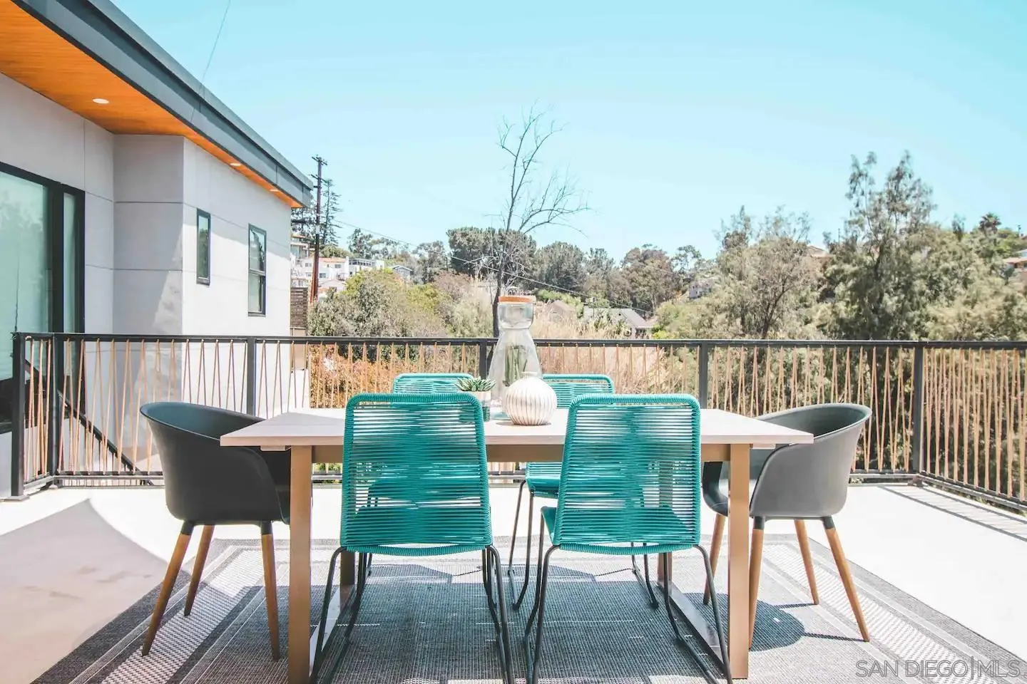 San Diego, California 92110, United States, 3 Bedrooms Bedrooms, ,4 BathroomsBathrooms,Residential,Active,18373