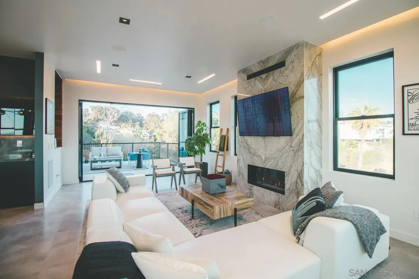 San Diego, California 92110, United States, 3 Bedrooms Bedrooms, ,4 BathroomsBathrooms,Residential,Active,18373