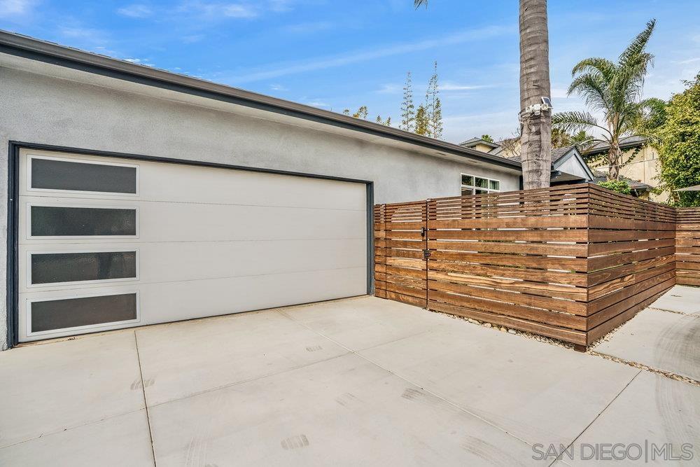 990-92 Laguna Dr