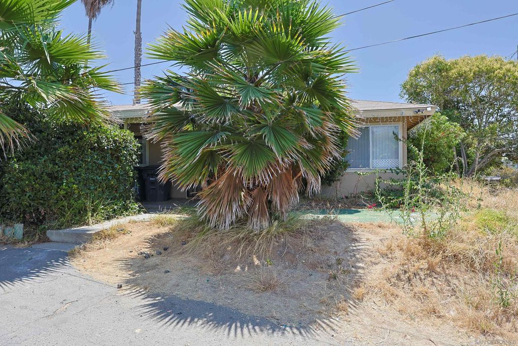Photo of 219 Plymouth Dr, Vista, CA 92083 (MLS # 240016658)