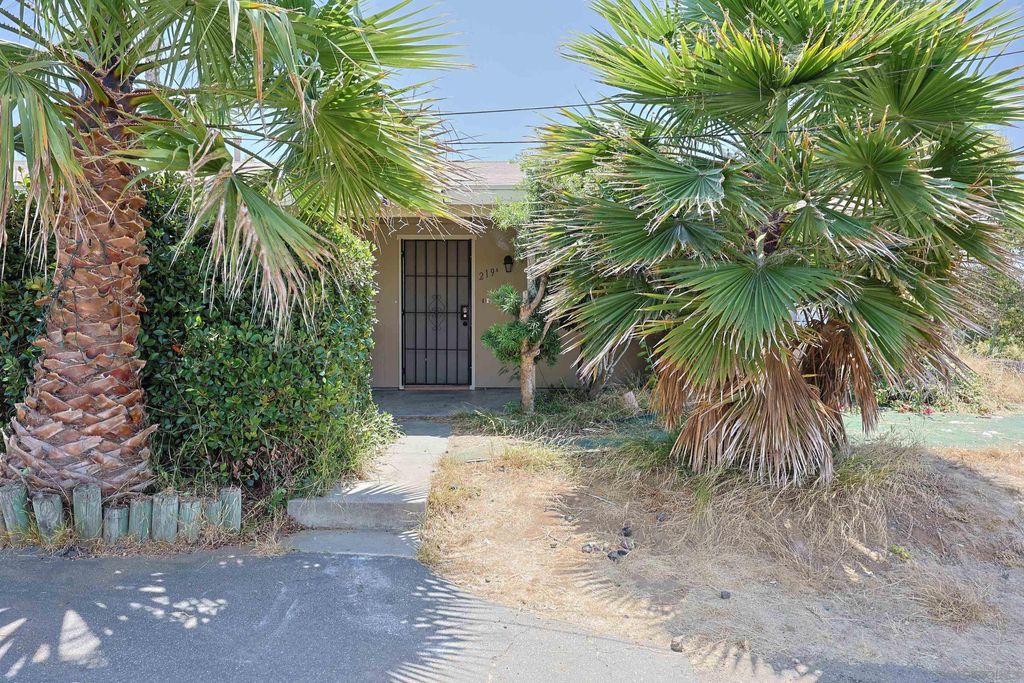 Photo of 219 Plymouth Dr, Vista, CA 92083 (MLS # 240016658)
