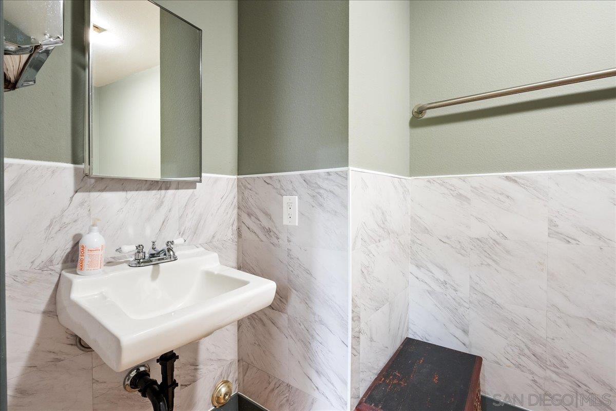 San Diego, California 92110, United States, 3 Bedrooms Bedrooms, ,2 BathroomsBathrooms,Residential,Pending,57978