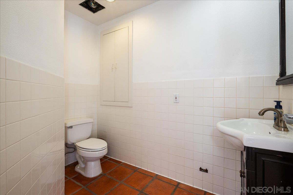 San Diego, California 92110, United States, 3 Bedrooms Bedrooms, ,2 BathroomsBathrooms,Residential,Pending,57978