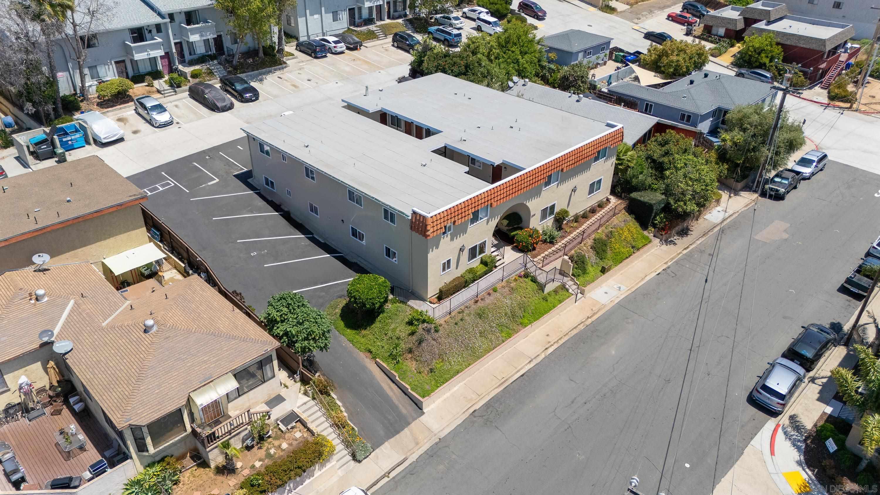 5844 Riley St.