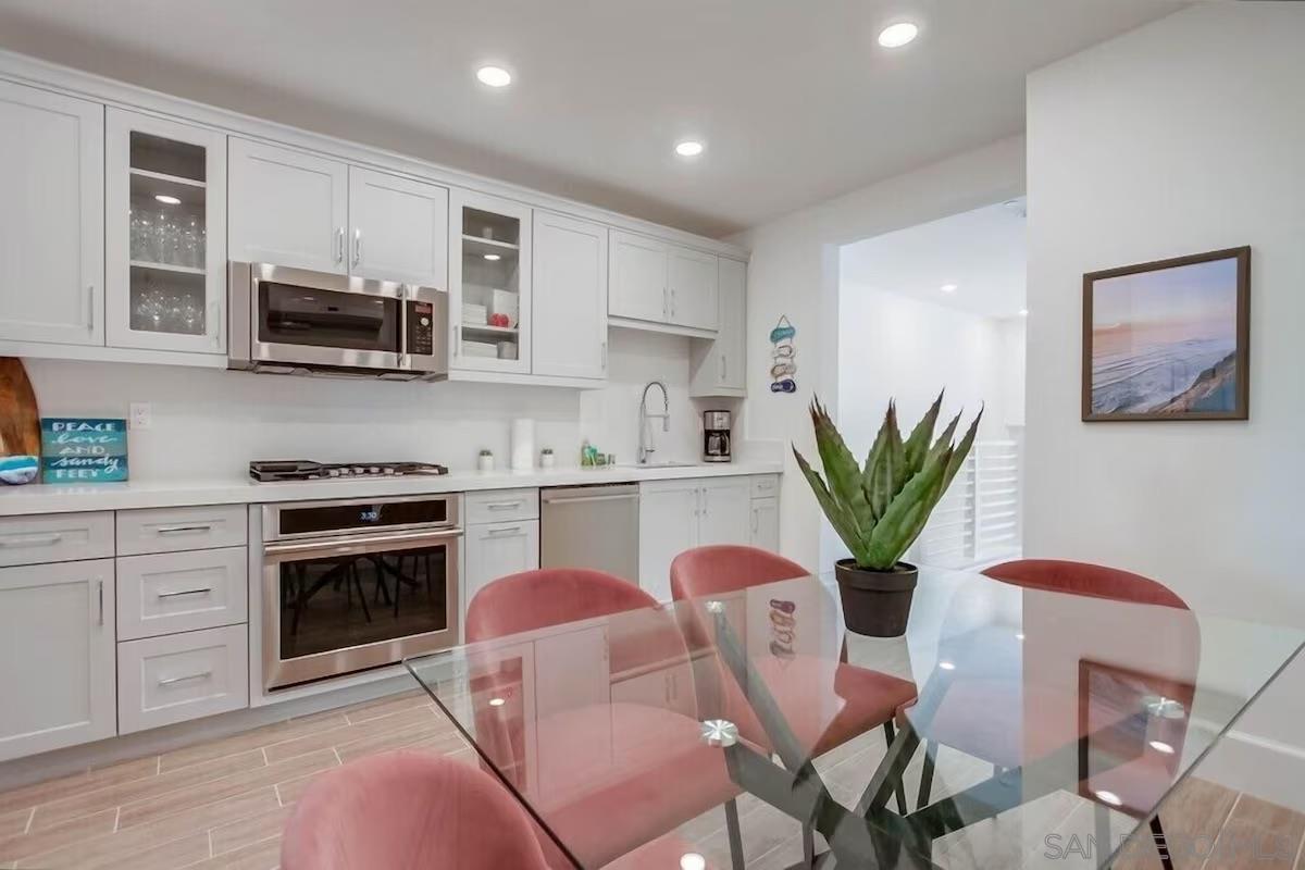 834 Santa Barbara Pl