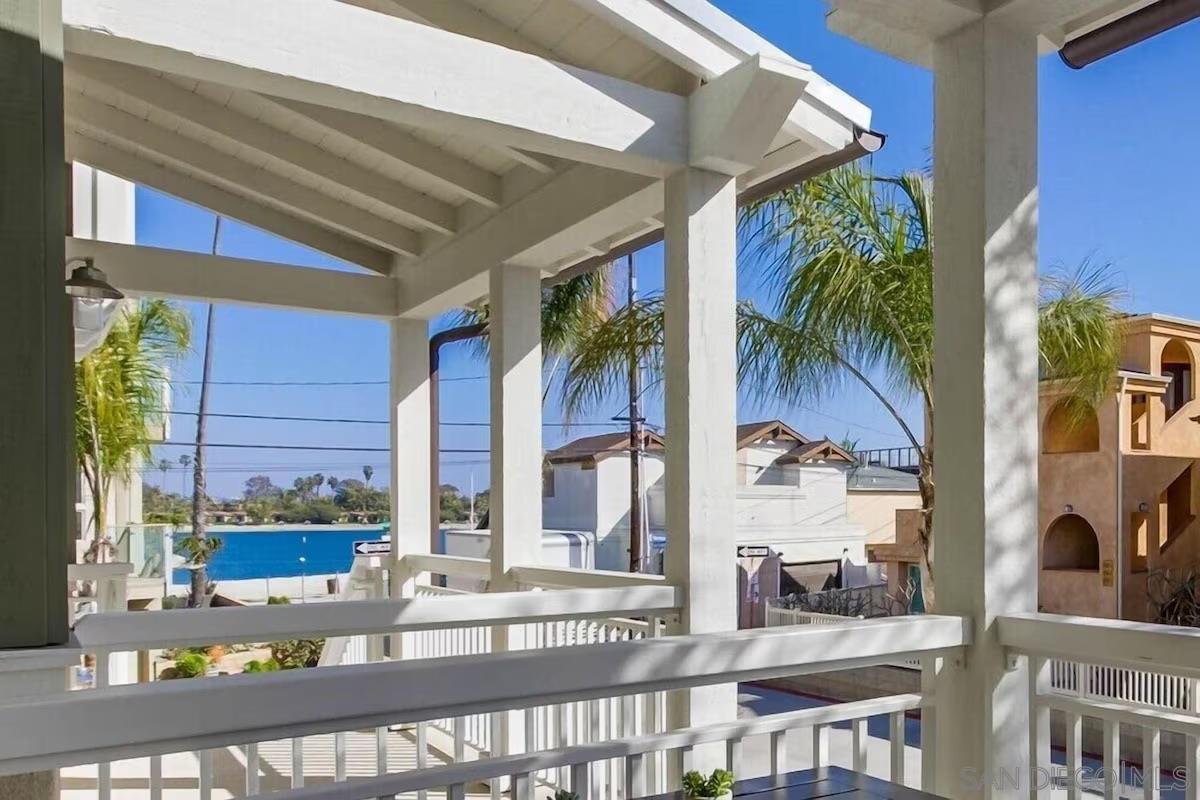 834 Santa Barbara Pl