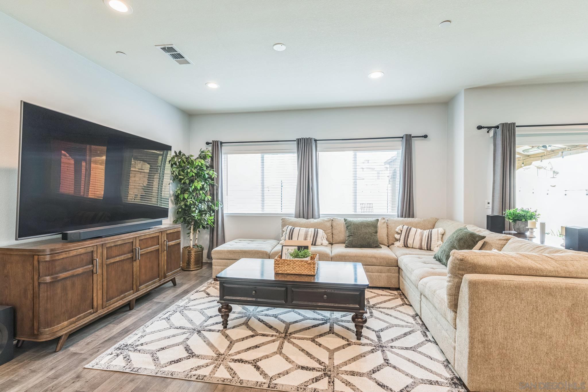 5522 Starlight Pl
