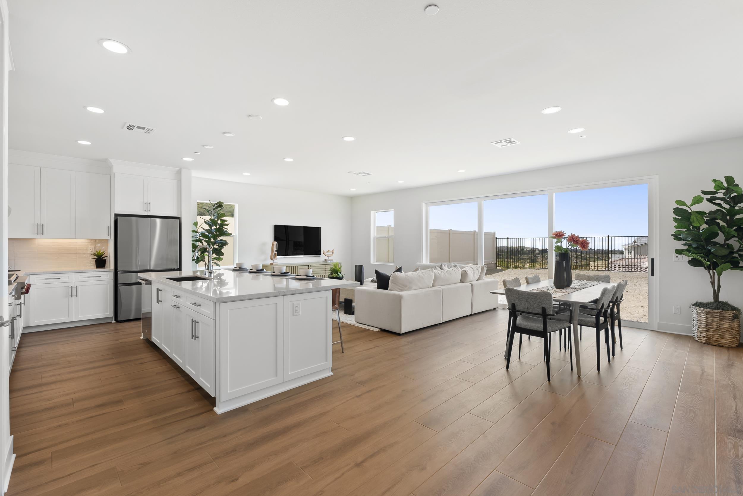 948 Visalia Pl