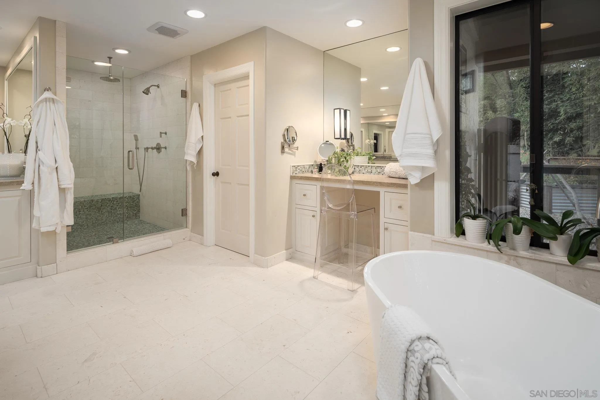 Rancho Santa Fe, California 92067, United States, 6 Bedrooms Bedrooms, ,5 BathroomsBathrooms,Residential,Active,44740