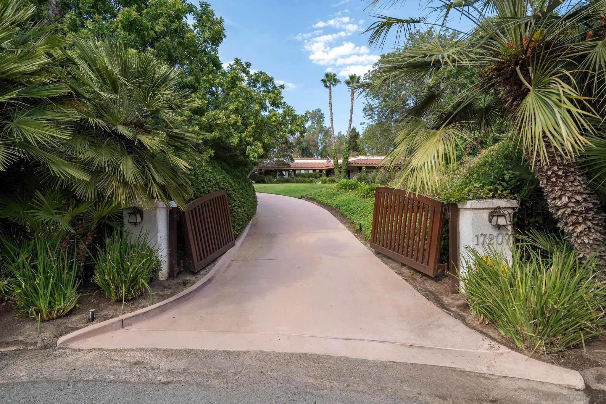 Rancho Santa Fe, California 92067, United States, 6 Bedrooms Bedrooms, ,5 BathroomsBathrooms,Residential,Active,44740