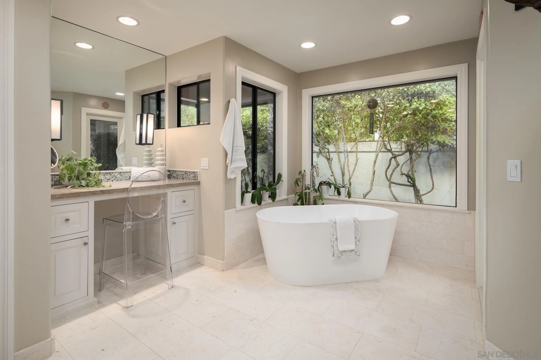 Rancho Santa Fe, California 92067, United States, 6 Bedrooms Bedrooms, ,5 BathroomsBathrooms,Residential,Active,44740