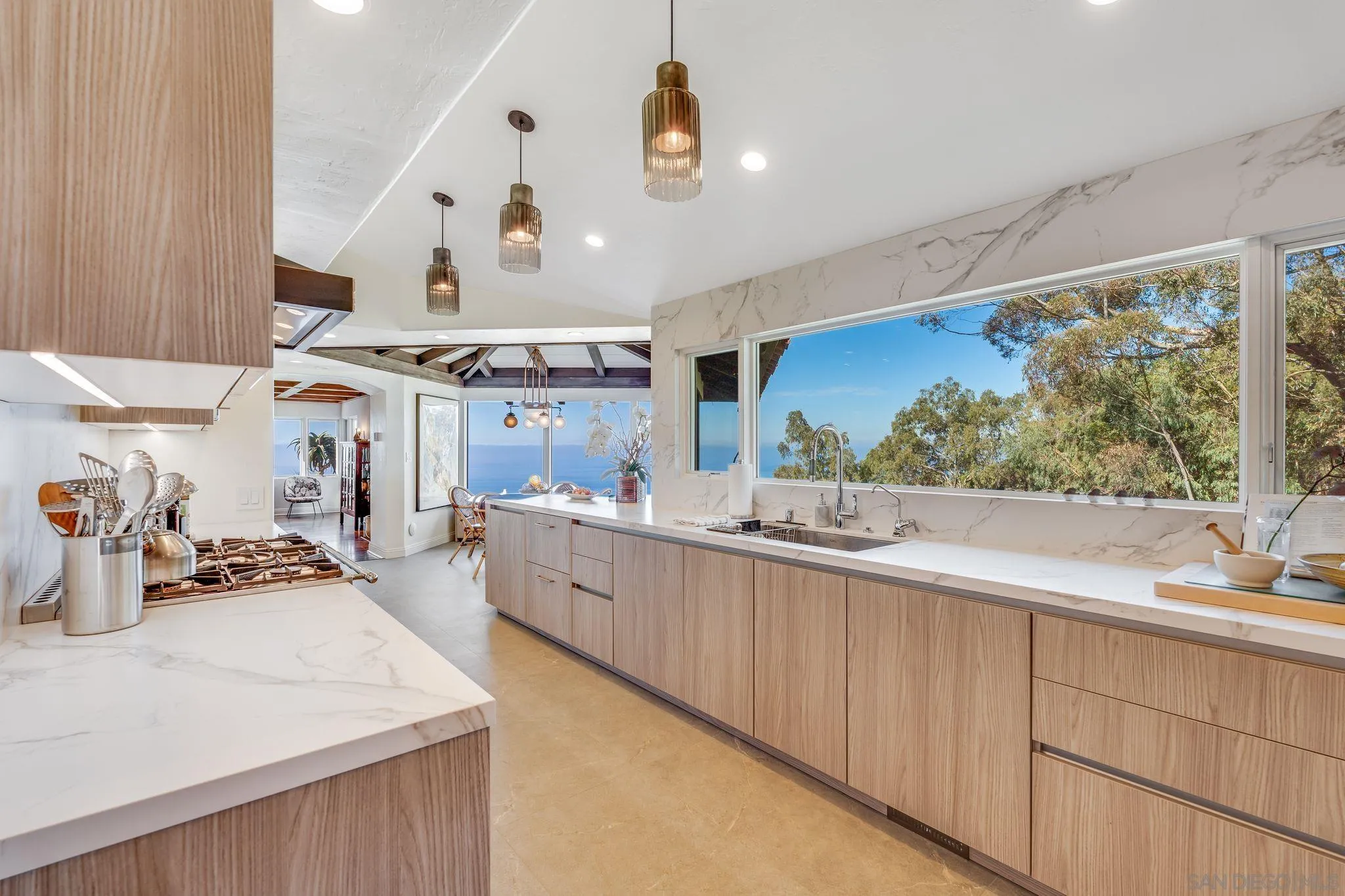 La Jolla, California 92037, United States, 5 Bedrooms Bedrooms, ,6 BathroomsBathrooms,Residential,Active,131710