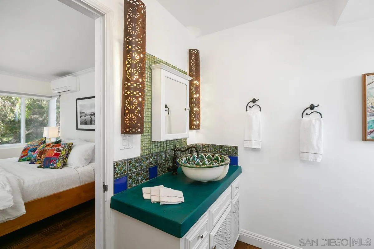 La Jolla, California 92037, United States, 5 Bedrooms Bedrooms, ,6 BathroomsBathrooms,Residential,Active,131710