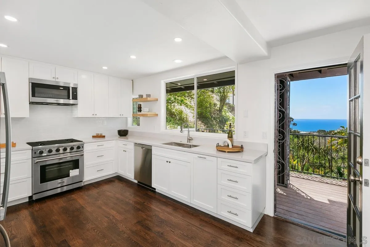 La Jolla, California 92037, United States, 5 Bedrooms Bedrooms, ,6 BathroomsBathrooms,Residential,Active,131710