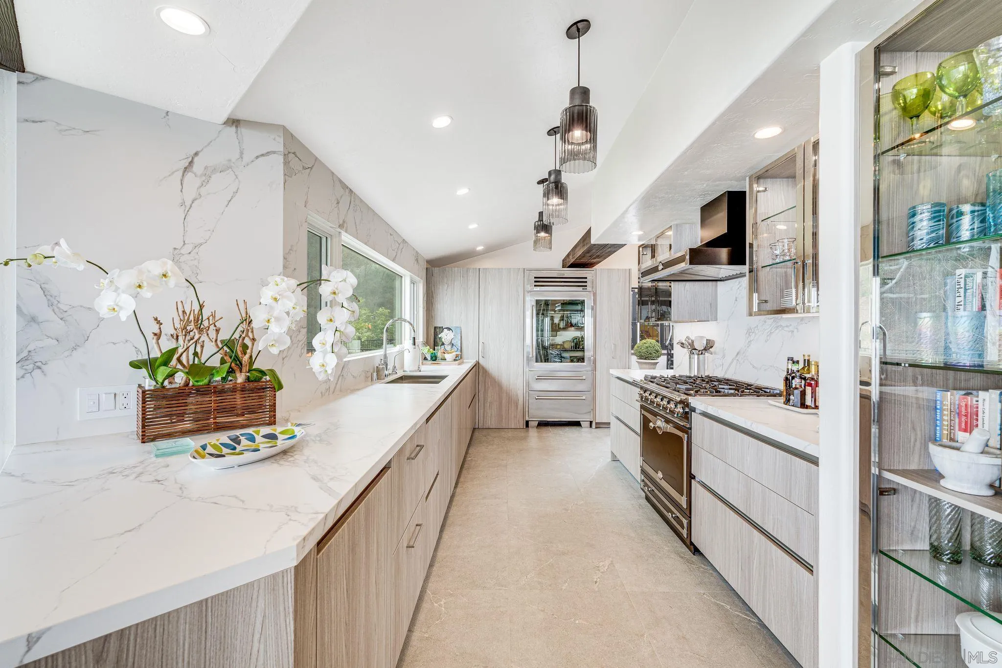 La Jolla, California 92037, United States, 5 Bedrooms Bedrooms, ,6 BathroomsBathrooms,Residential,Active,131710