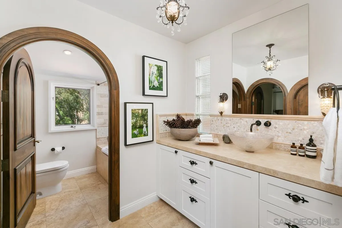 La Jolla, California 92037, United States, 5 Bedrooms Bedrooms, ,6 BathroomsBathrooms,Residential,Active,131710