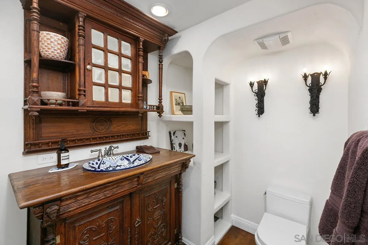 La Jolla, California 92037, United States, 5 Bedrooms Bedrooms, ,6 BathroomsBathrooms,Residential,Active,131710