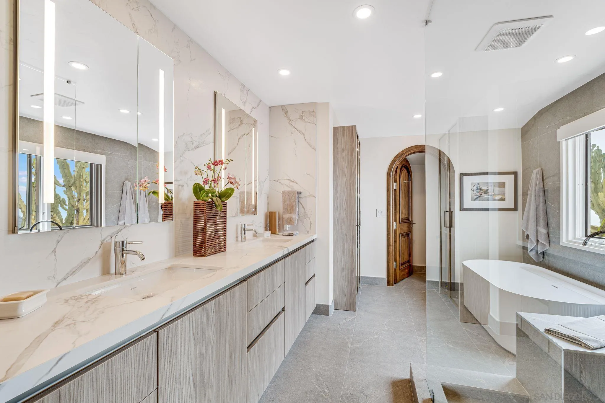 La Jolla, California 92037, United States, 5 Bedrooms Bedrooms, ,6 BathroomsBathrooms,Residential,Active,131710