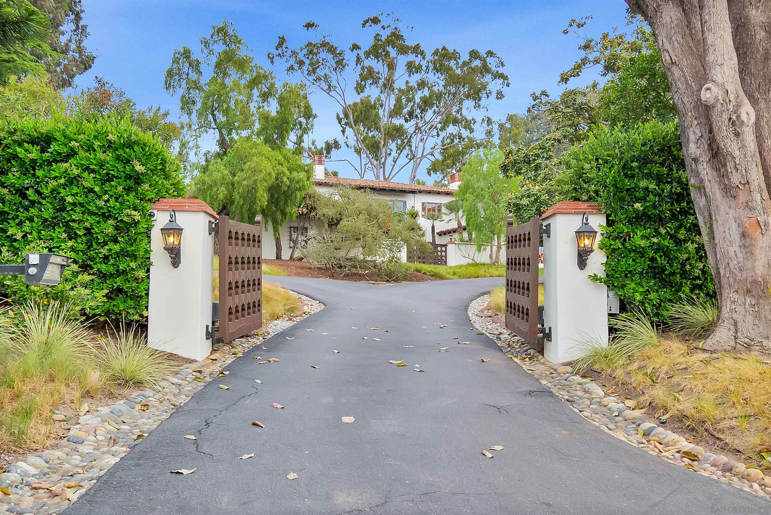 1205 Muirlands Dr