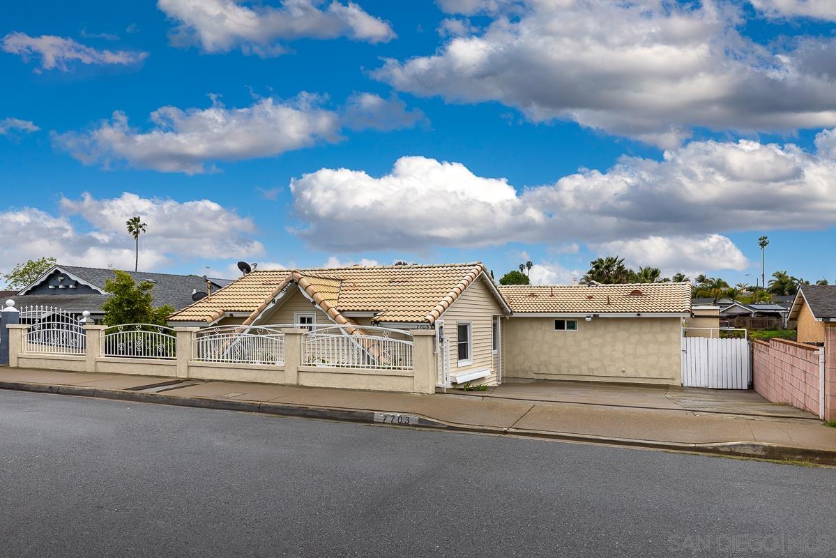 7703 Woodbine Way