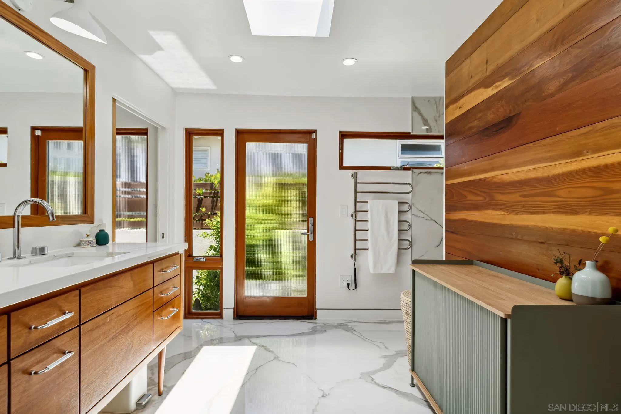 La Jolla, California 92037, United States, 6 Bedrooms Bedrooms, ,5 BathroomsBathrooms,Residential,Active,128551