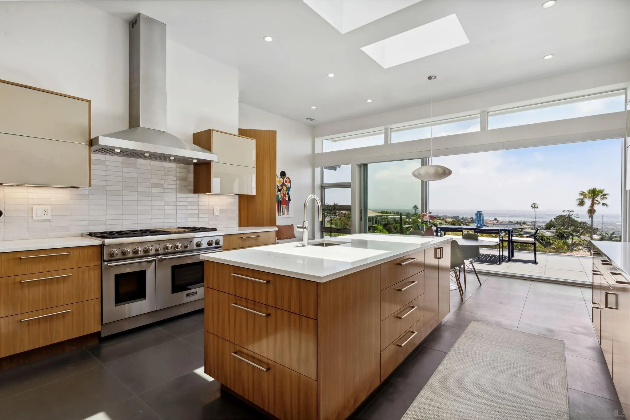 La Jolla, California 92037, United States, 6 Bedrooms Bedrooms, ,5 BathroomsBathrooms,Residential,Active,128551