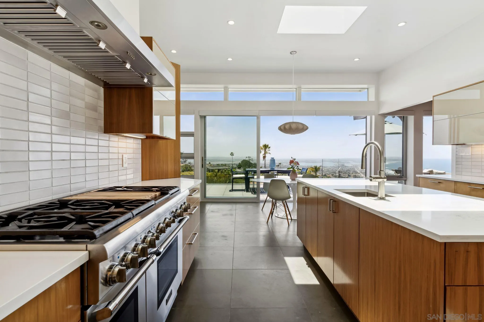 La Jolla, California 92037, United States, 6 Bedrooms Bedrooms, ,5 BathroomsBathrooms,Residential,Active,128551