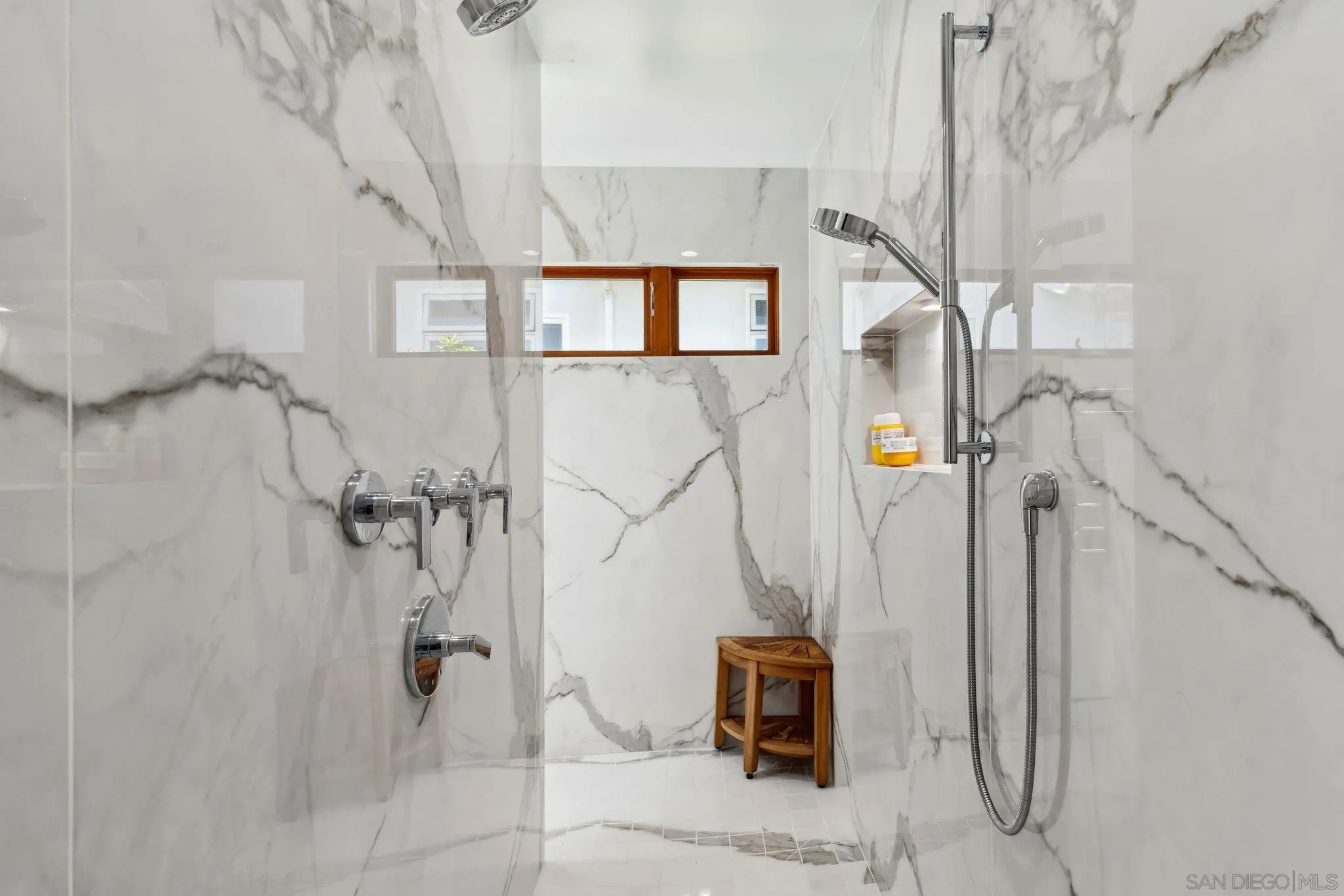 La Jolla, California 92037, United States, 6 Bedrooms Bedrooms, ,5 BathroomsBathrooms,Residential,Active,128551