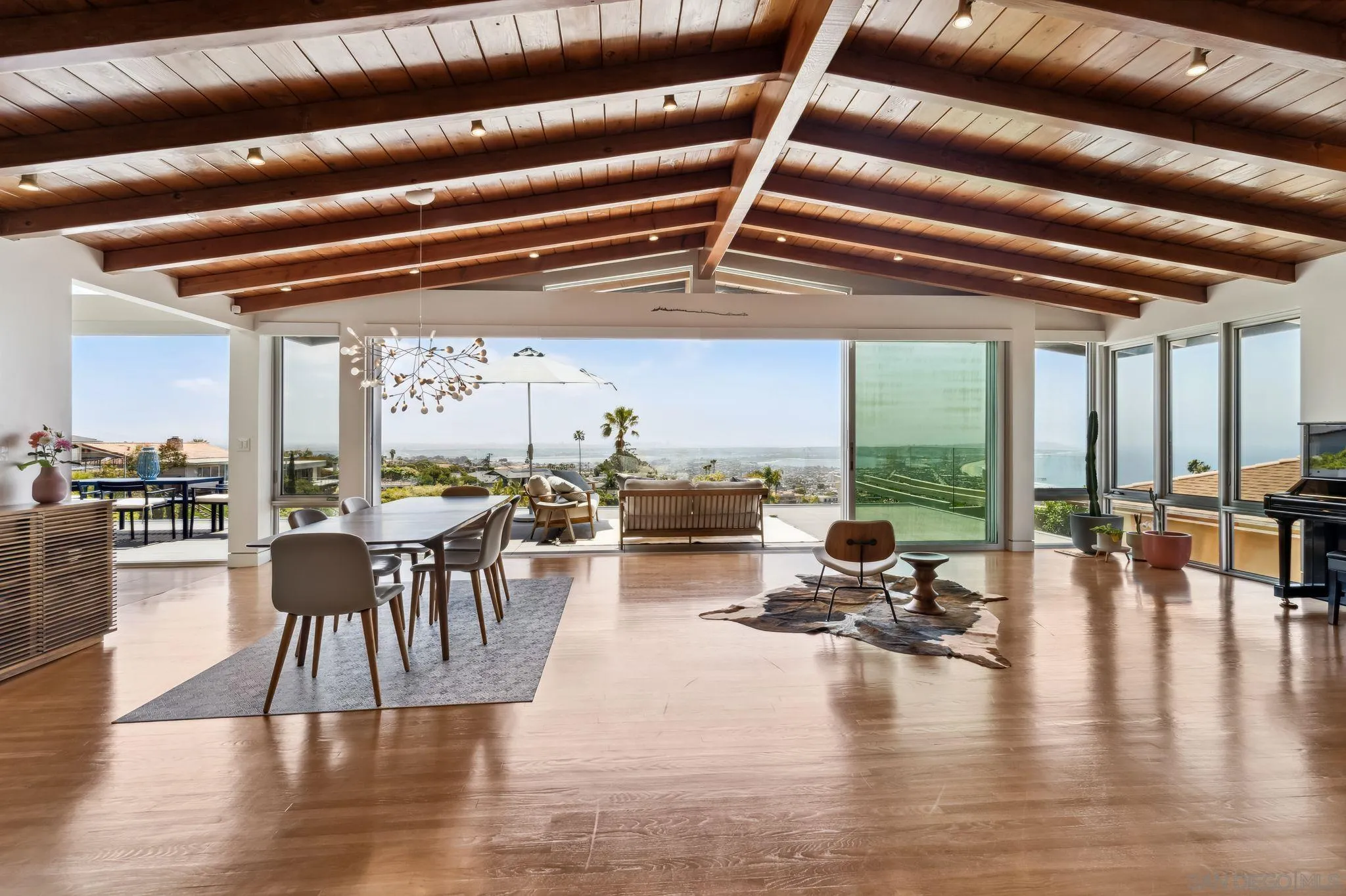 La Jolla, California 92037, United States, 6 Bedrooms Bedrooms, ,5 BathroomsBathrooms,Residential,Active,128551